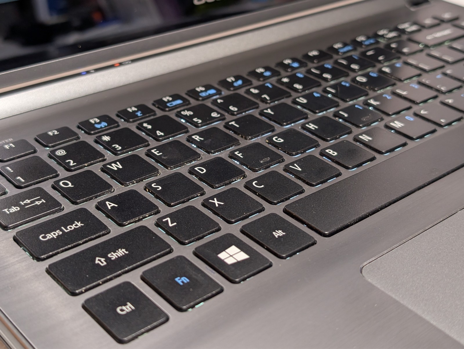 ACER Aspire v5 – 473P – 6459 laptop Windows 10 Home. See photo.