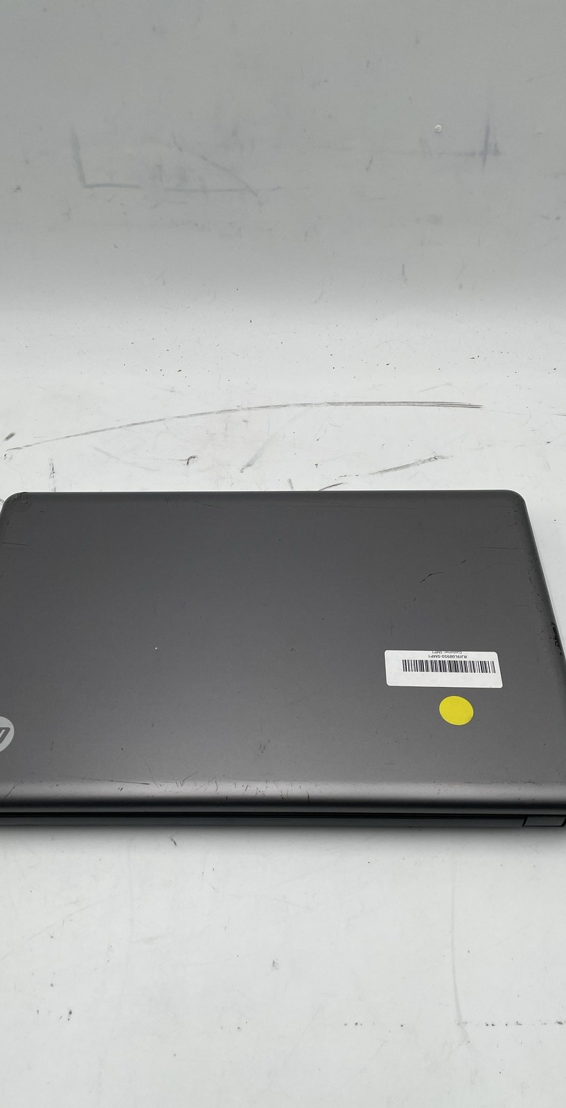 HP 2000-369WM & 2000z 15.6″ AMD Laptop Silver Lot Of 2