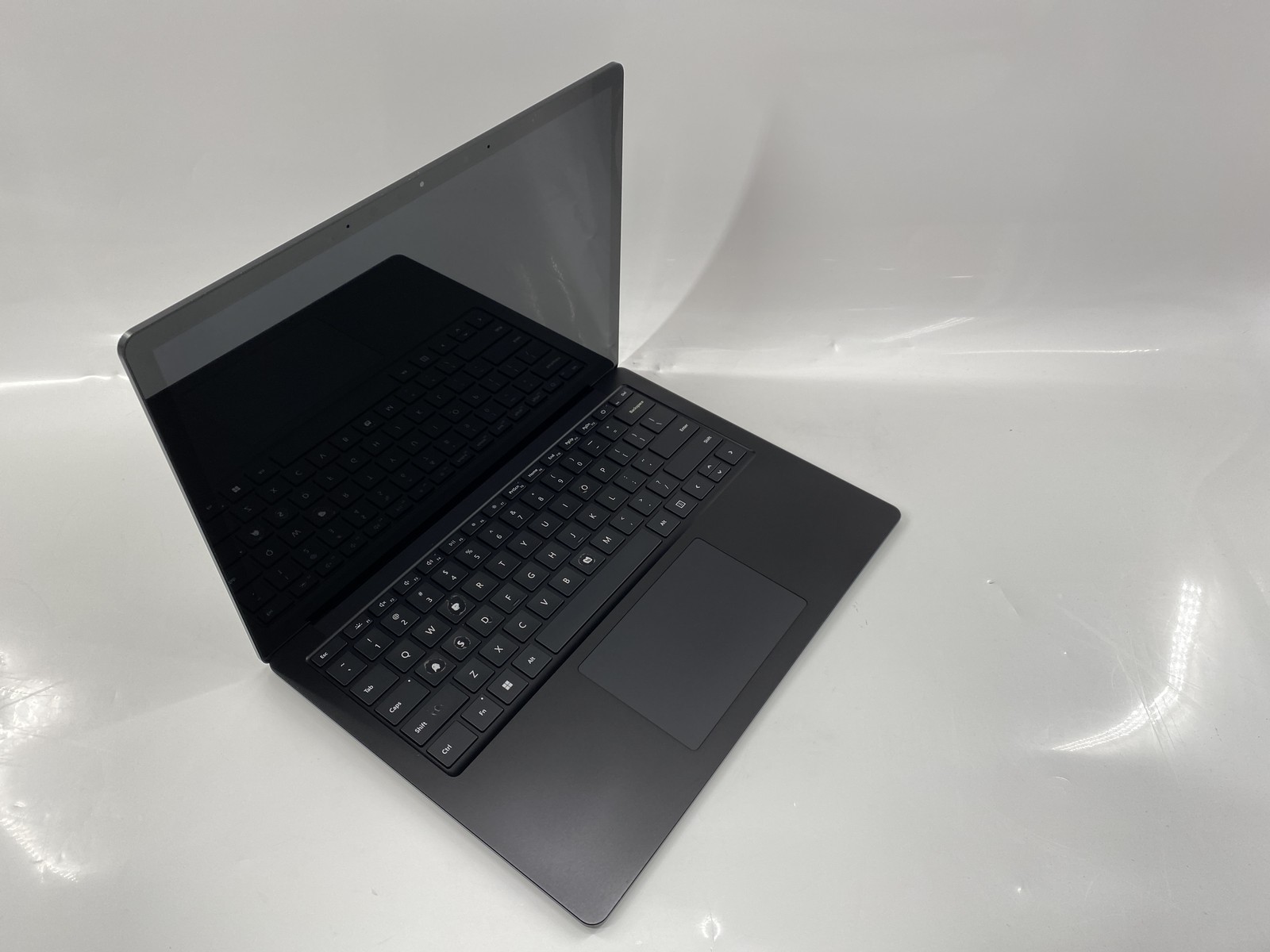 Microsft Surface Laptop 4 13.5″ | AMD Ryzen 7 | 16GB 512GB-SSD | Fair*