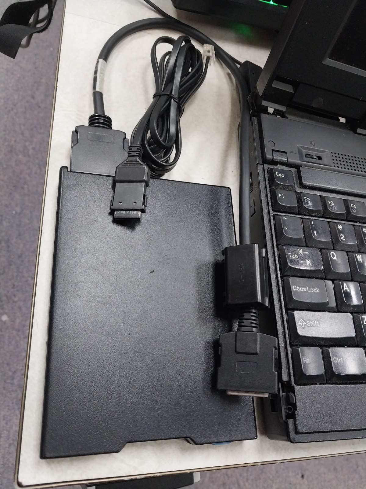 Vintage IBM ThinkPad 365XD with AC adapter & FDD boots to BIOS. Broken Hinge