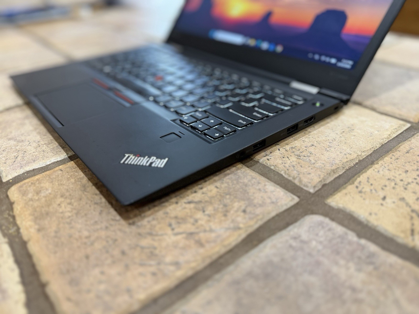 Lenovo ThinkPad X1 Carbon 4th Gen 14″ QHD i7 6600U 512GB SSD 16GB Ram W11 Pro