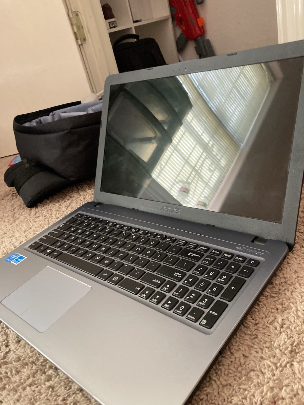 Asus Vivi Book X540l (1TB HDD) (intel I3 CPU) (4gb Ram) (no Charger) (READ DESC)