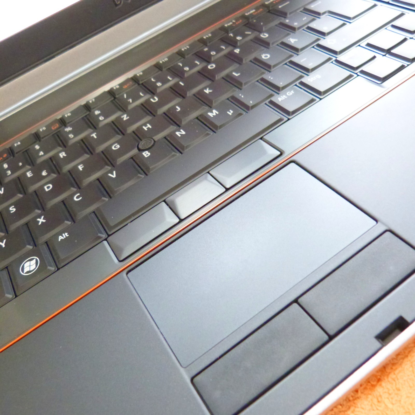 XL Lot of DOCK Dell E6520 METAL Business 15″ HD l Windows 11 SSD TURBO i5