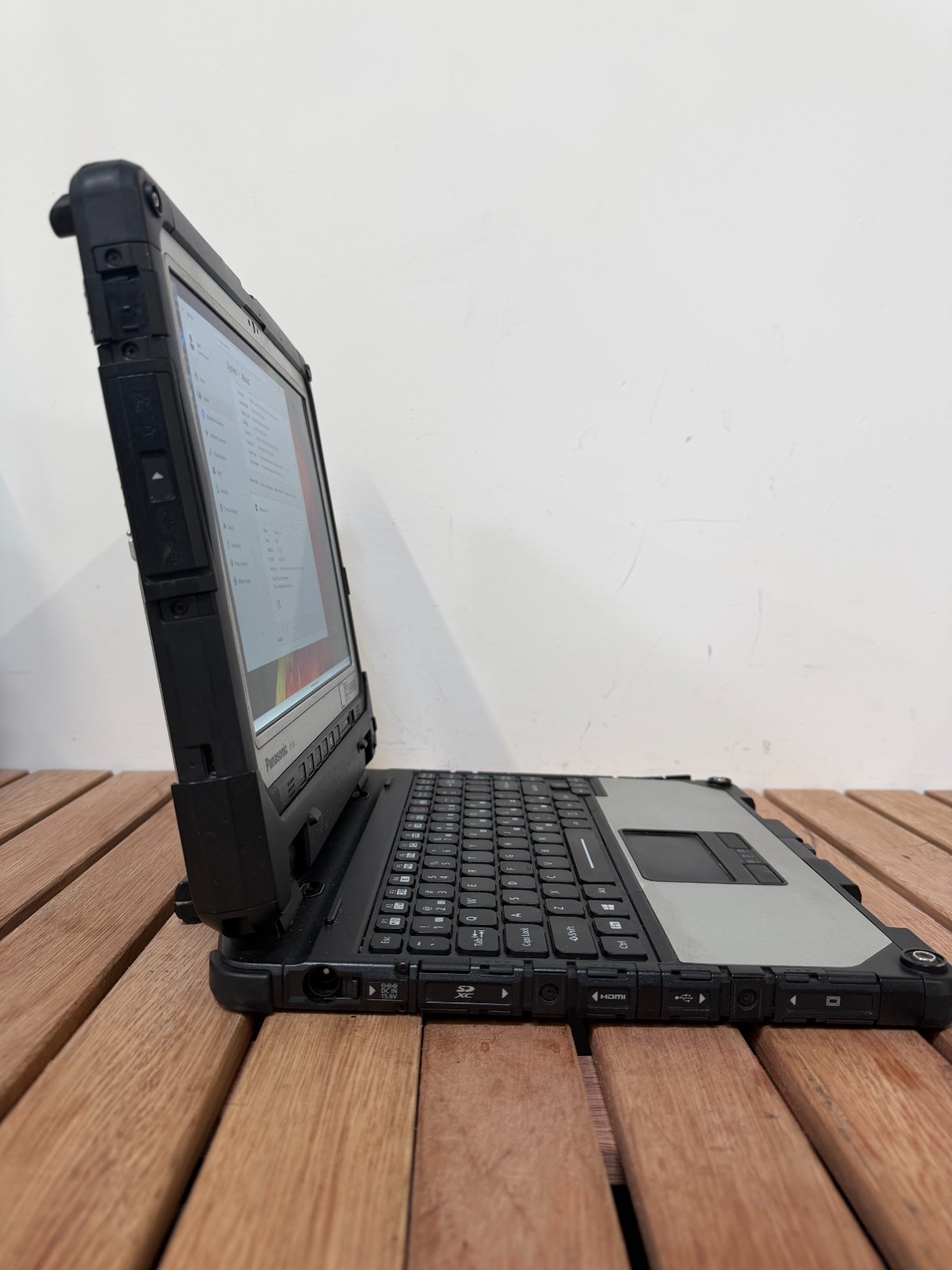 PANASONIC TOUGHBOOK CF-33 12″ Intel Core i5-6300U 2.4Ghz 16GB RAM 238GB SSD 1280
