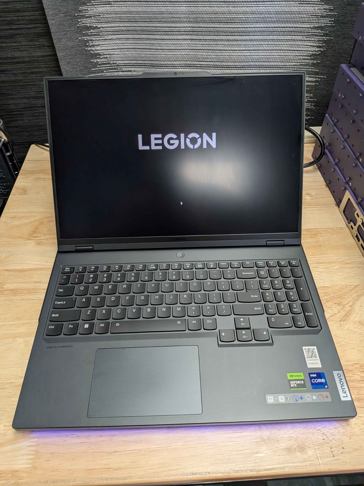Lenovo Legion Pro 7 16IRX8H 16″ i9-13900HX RTX 4080 32GB 1TB W11 Gray