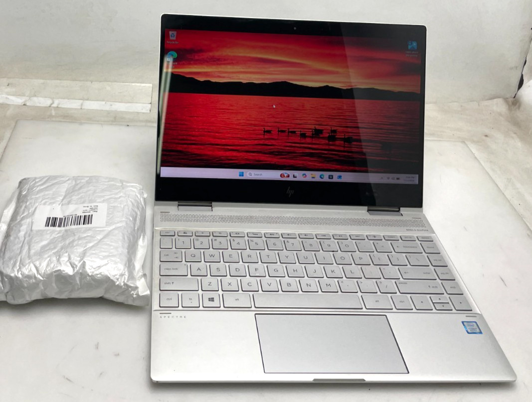 HP Spectre x360 Conv. 13.3″ FHD i7-8550U 16gb Ram 512gb SSD W11 99% Bttry