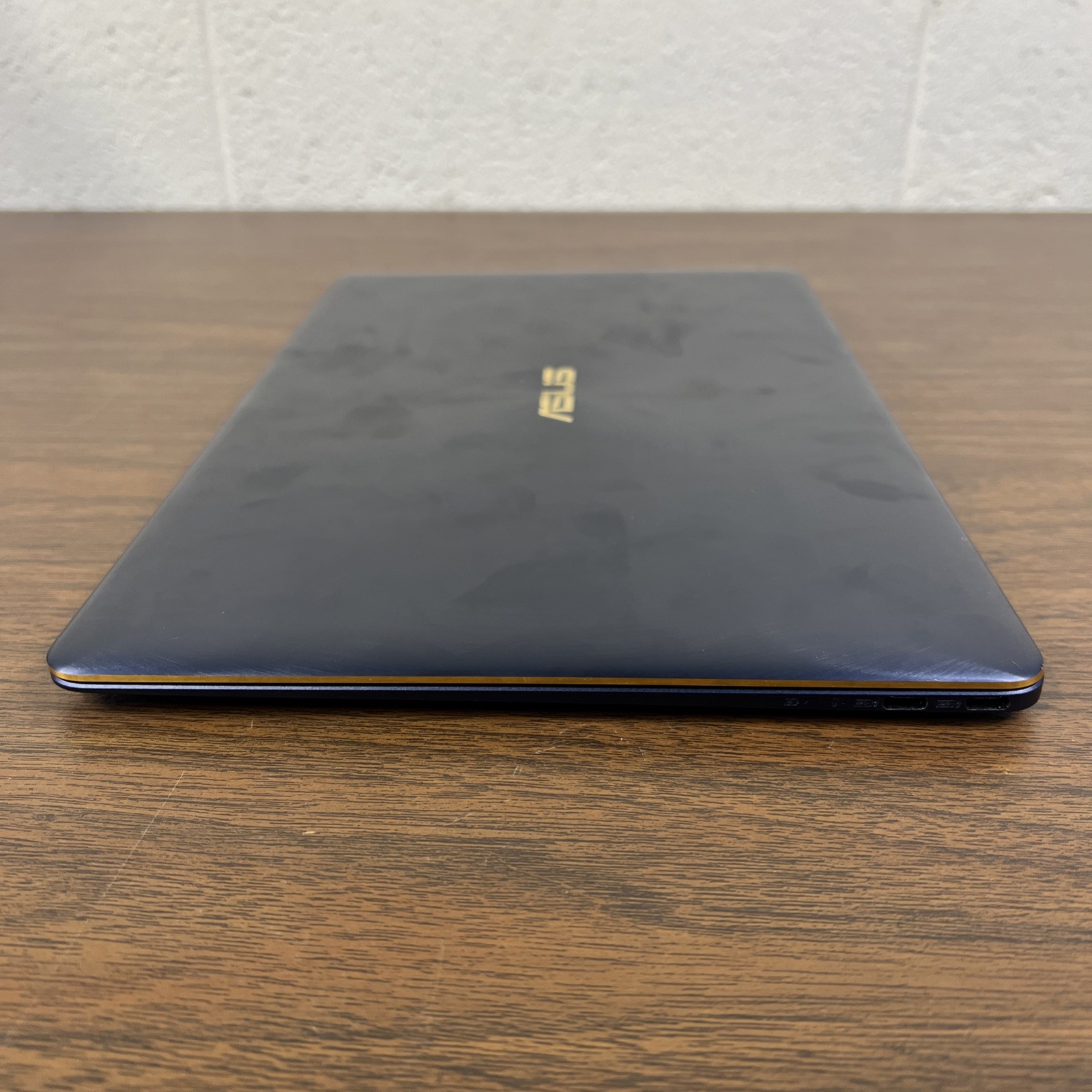 ASUS ZENBOOK UX490U I7 8GB RAM (POWERS ON, NO IMAGE) NO SSD – FOR PARTS/REPAIR