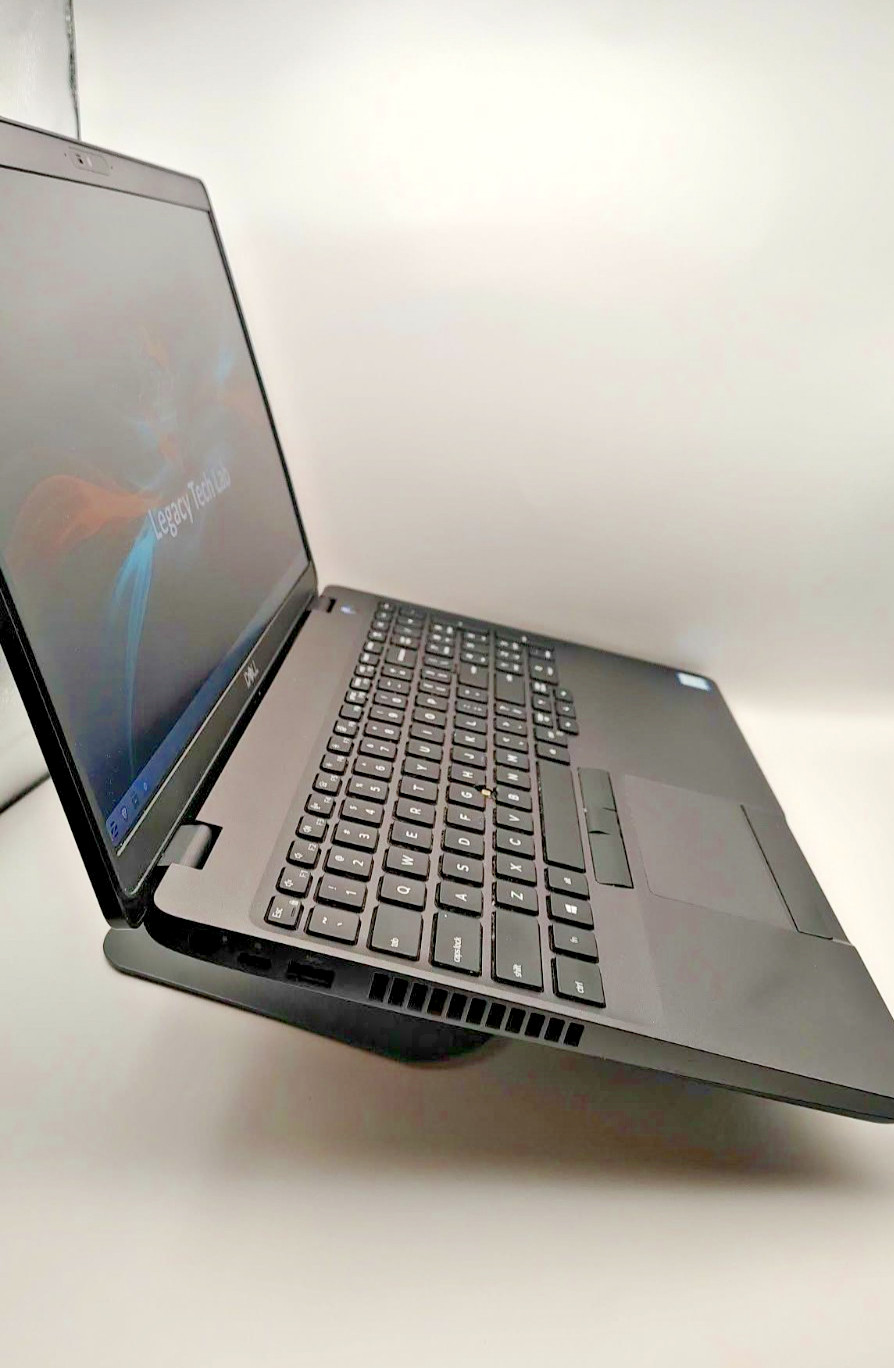Dell Latitude 5500 | 15.6″ | i5-8265U (8 Threads) | 8GB | 256GB SSD | Zorin OS |