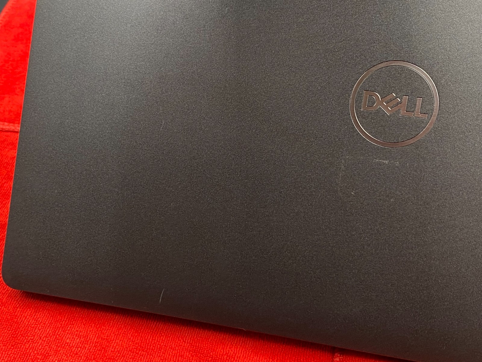 DELL PRECISION 3541 15.6″ FHD i7-9850H 16GB RAM 256GB SSD QUADROP620 BATTERY 94%