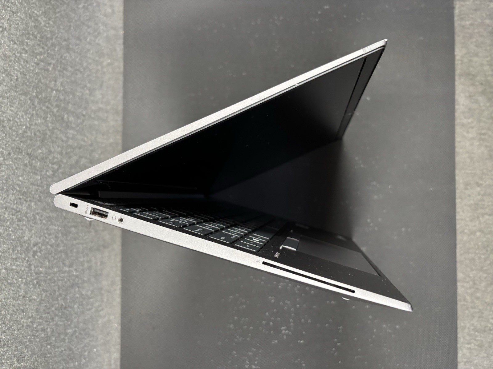 HP ZBook Firefly 15 G7 TOUCH i7-10510u 16GB 256GB NVMe Quadro P520 W11P J12207