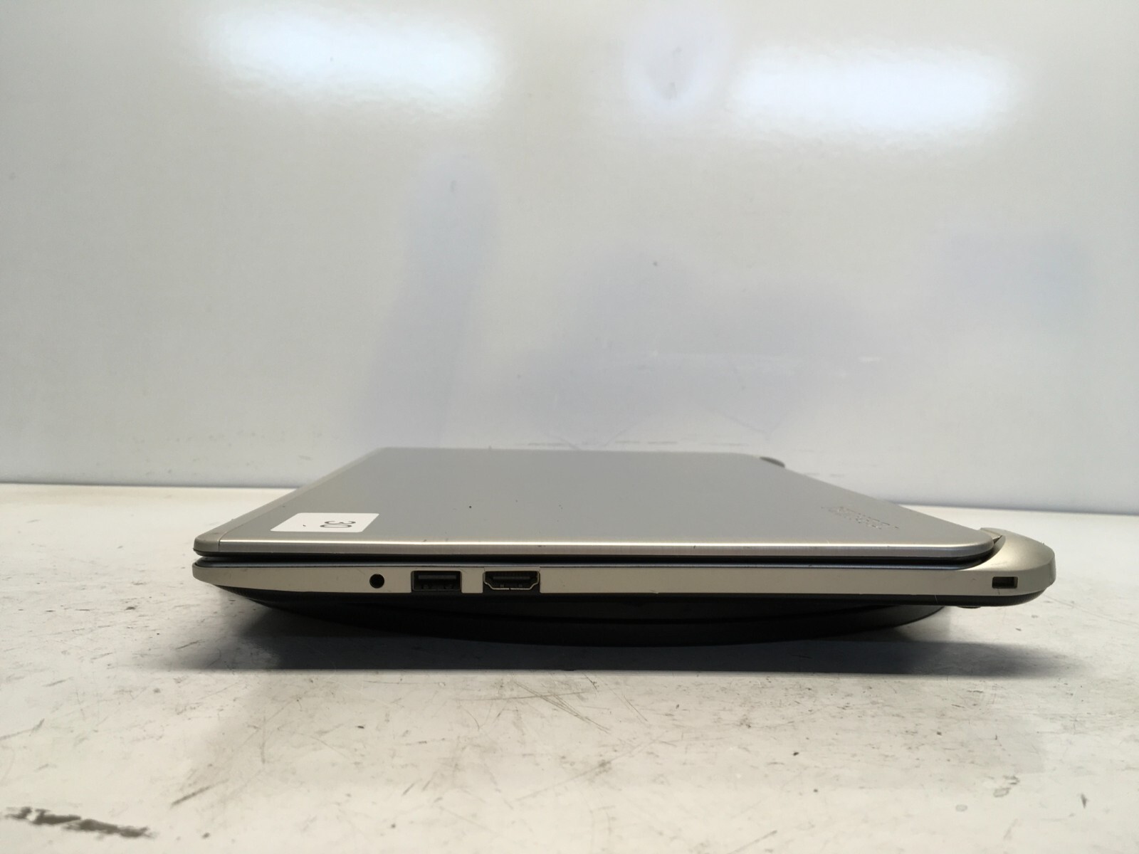 Toshiba Satellite E45-B4200 Intel i5-4210U 1.7GHz 6 GB NO HDD No Batt
