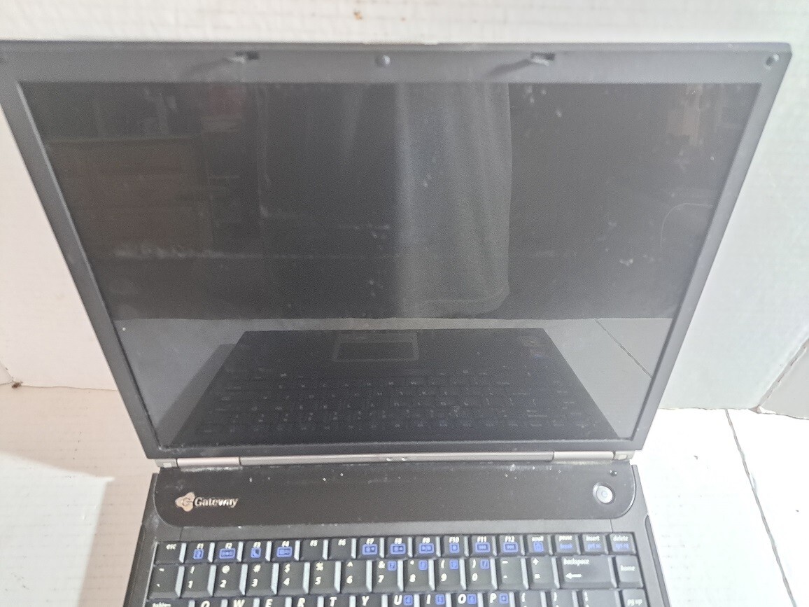 GATEWAY 4540 WINDOWS XP LAPTOP PC FOR PARTS OR REPAIR