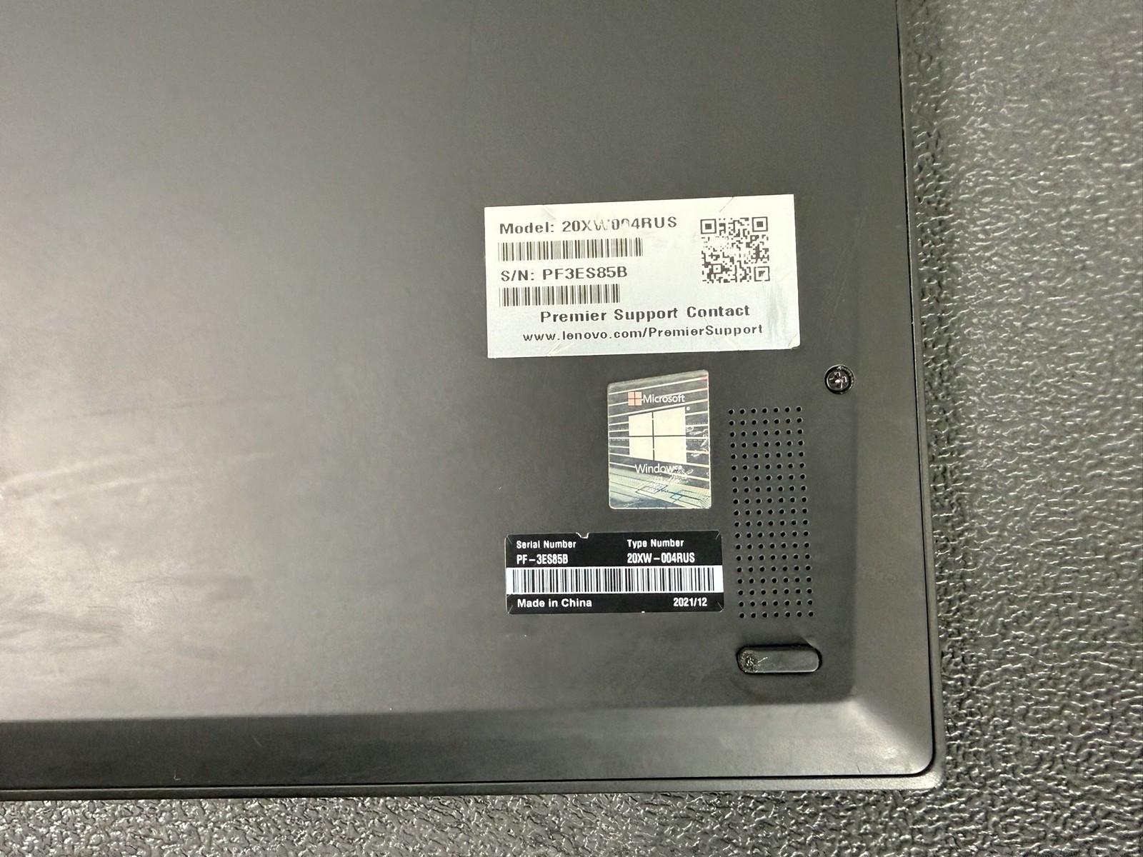 Lenovo ThinkPad X1 Carbon Gen 9 14″ Touch i7-1185G7 16GB No SSD Laptop