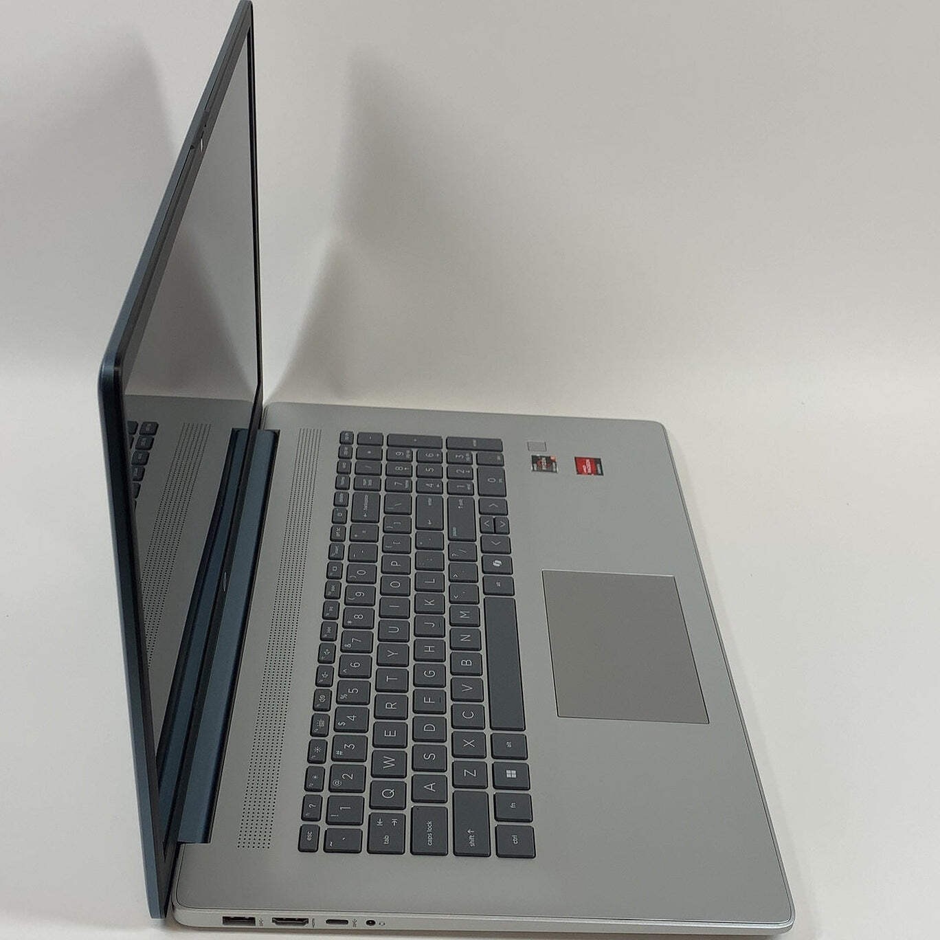 HP Laptop15.6″ Ryzen 5 7520U 2.8GHz 16GB RAM 1TB SSD 16GB