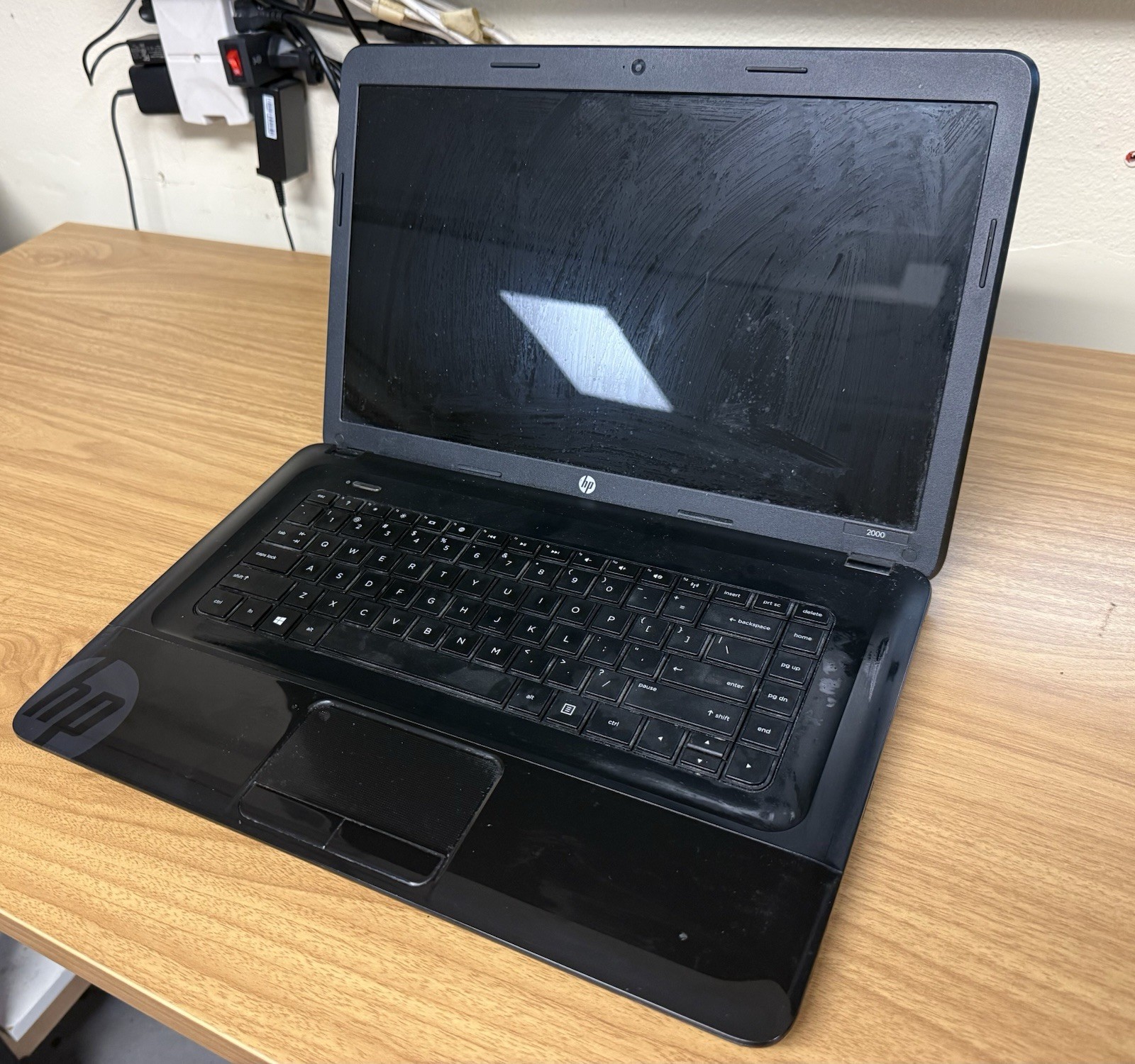 READ HP 2000-2D22DX AMD Quad-Core A6-5200 2GHz 4 GB NO HDD CHARGER BATTERY