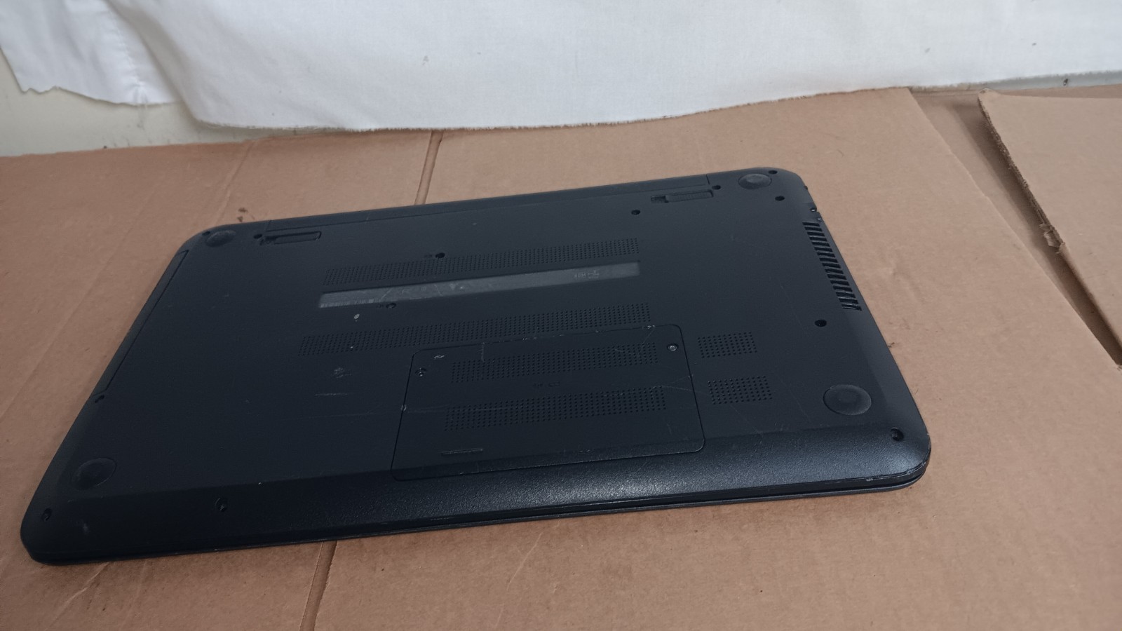 HP 15-F004dx Laptop AMD E1-2100 @ 1.0 GHz 15.6″ LCD screen, 500 GB HD For Parts