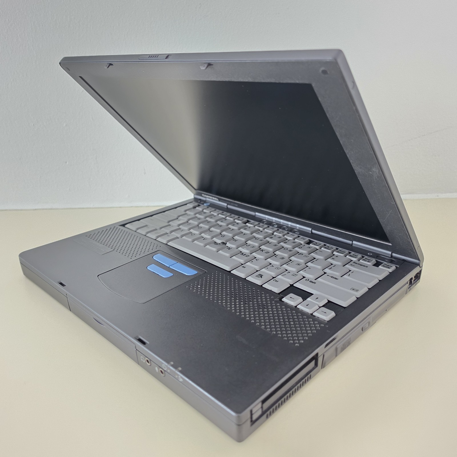 13.3″ Vintage COMPAQ ARMADA M700 Laptop – Intel Pentium III – 384MB RAM 10GB HDD