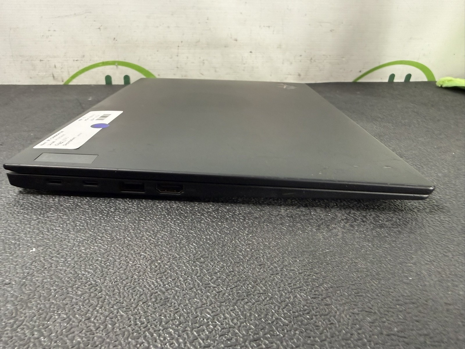 Lenovo ThinkPad X1 Carbon Gen 9 14″ Touch i7-1185G7 16GB No SSD Laptop
