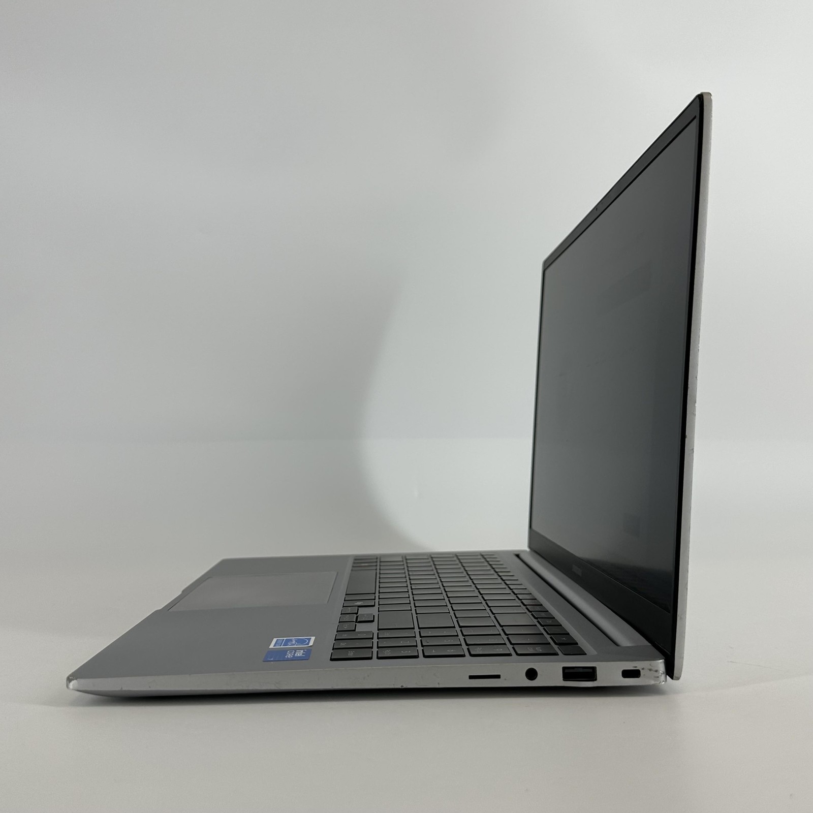 Samsung Galaxy Book4 15 Silver FHD 1.8 GHz Core 7 150U 16GB 512GB SSD FRAME GA