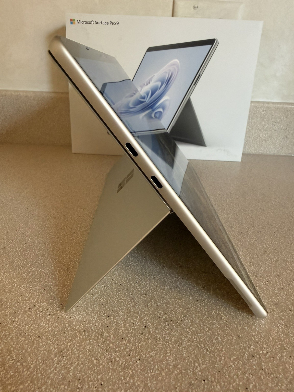 Microsoft Surface Pro 9 Core i5-1235U 8GB RAM 128GB Platinum