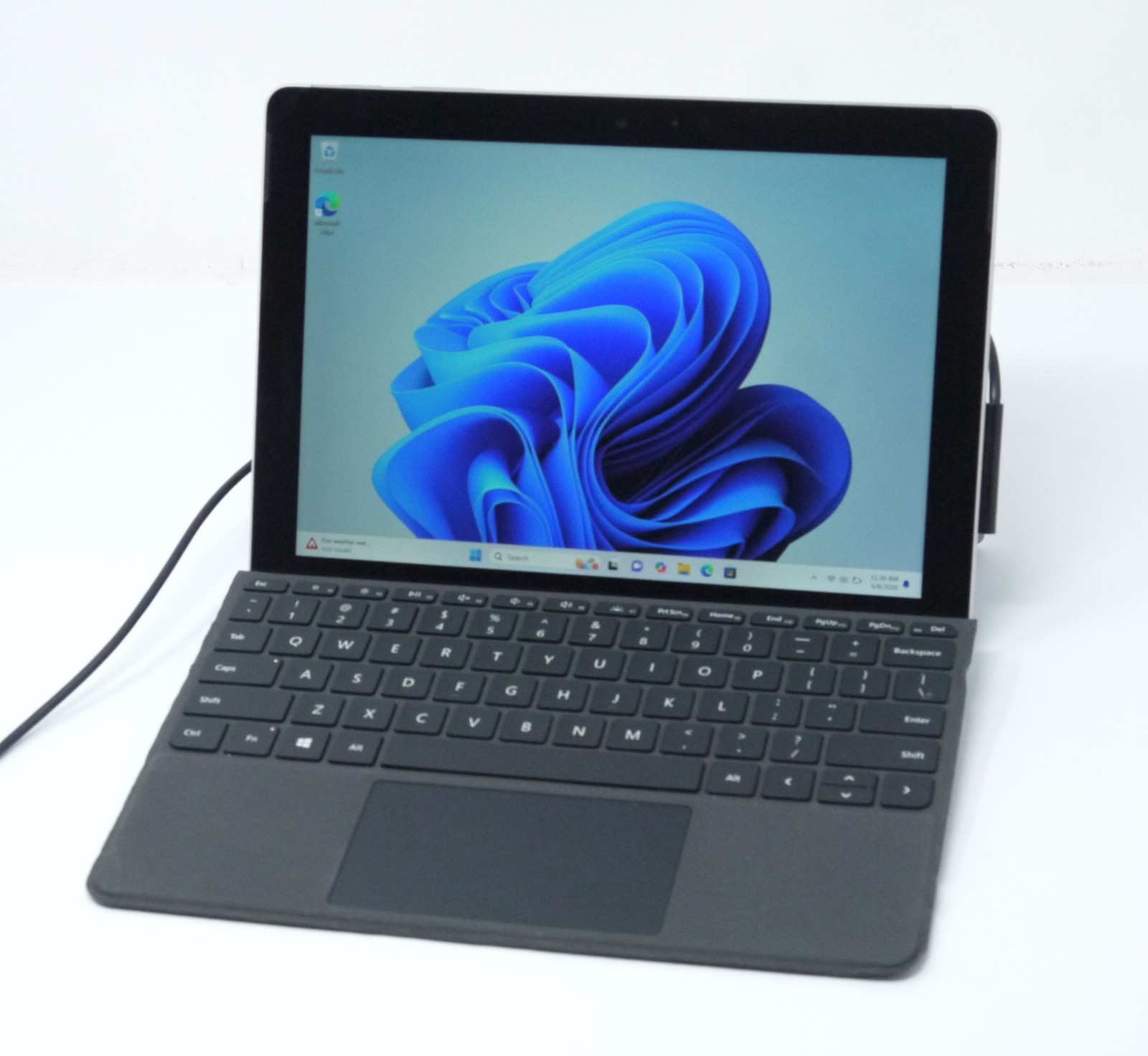 Microsoft Surface Go 1824 10″ Windows 11 64GB Tablet – Working / Dead Battery