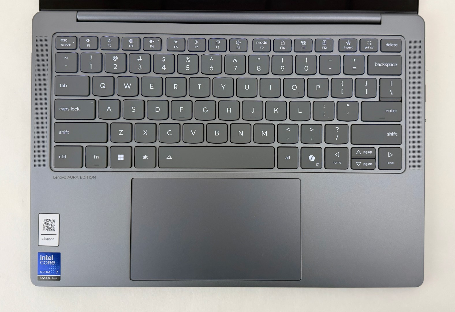 Lenovo Slim 7 14ILL10 14″ FHD+ OLED Touch Ultra 7 258V 32G 1TB W11H Copilot Dent