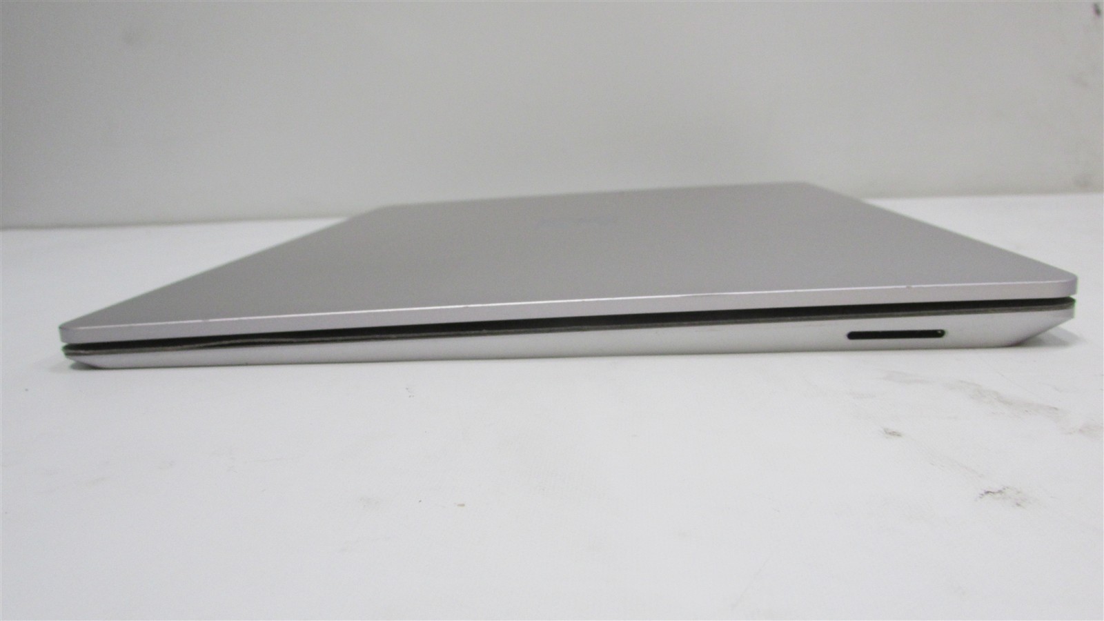 Microsoft Surface Laptop 3 1867 i7-1065G7 1.3GHz 16GB 256GB 13.5″ Win11 Home DMG