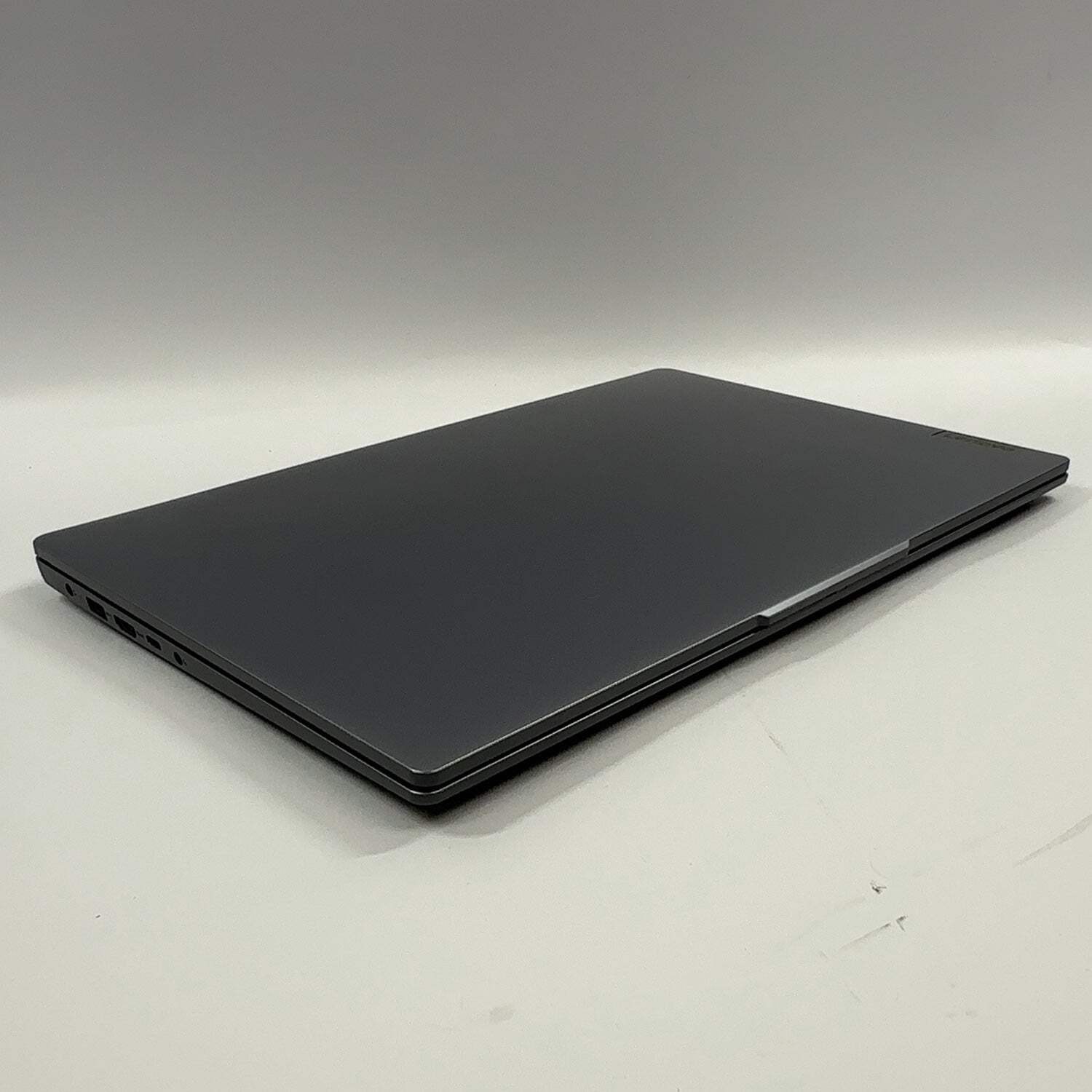 Lenovo IdeaPad Slim 3 15ABR8 15.3″ Ryzen 7 5825U 2.0GHz 16GB RAM 512GB SSD