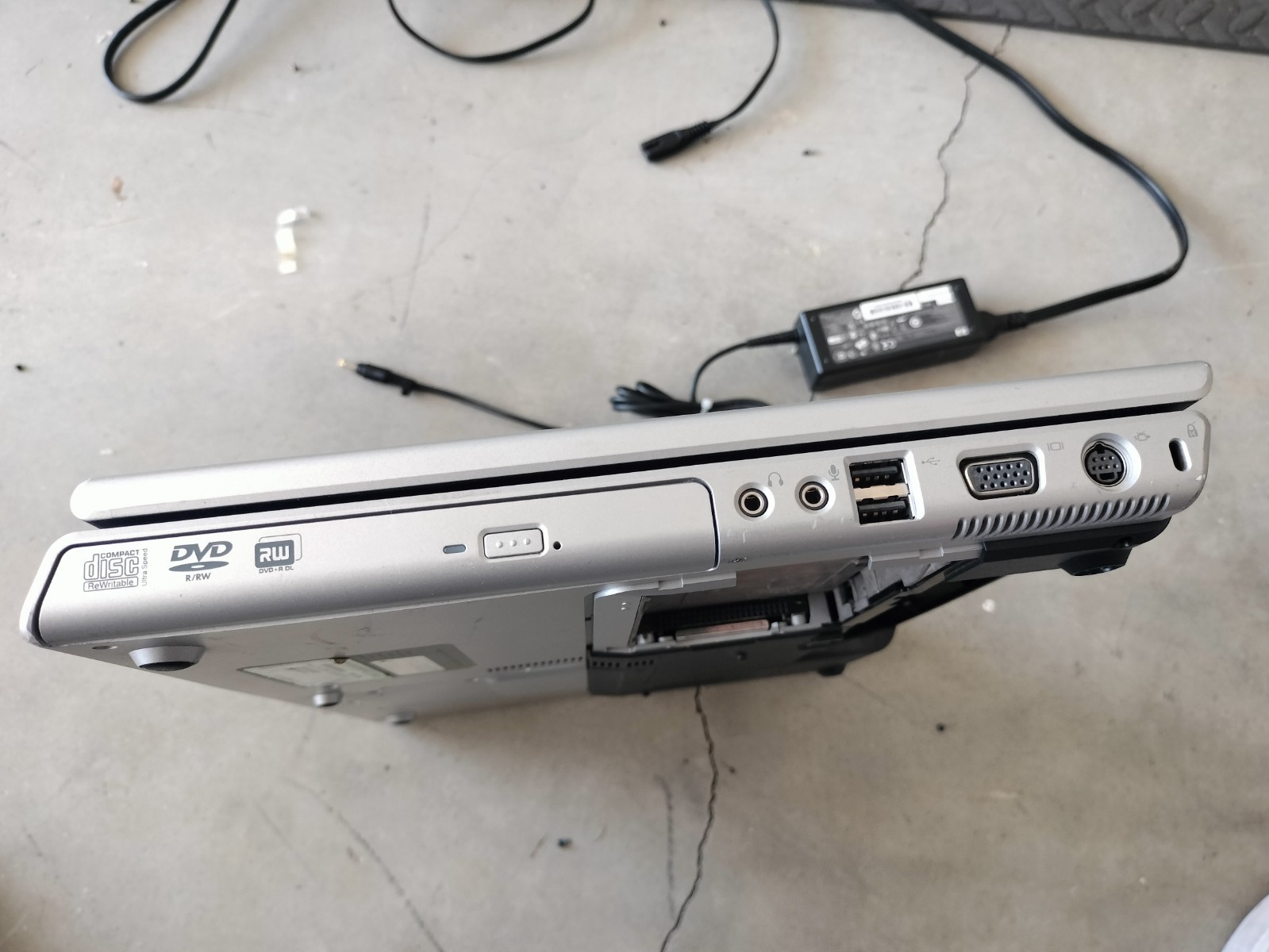 HP Pavilion dv4000 Intel Pentium M 1.80MHz 256MB No Hard Drive or Battery As is