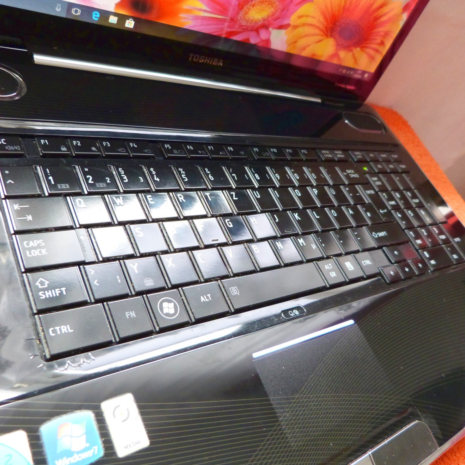 Toshiba P500 18″ Cinema BluRay DOLBY SOUND l 8GB RAM NEW Windows 11 SSD HDD