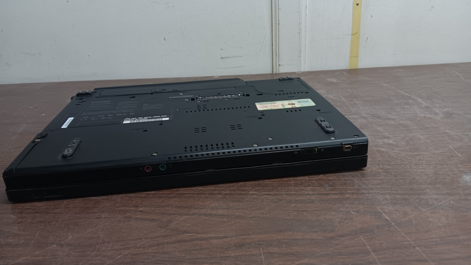 IBM Lenovo ThinkPad R400 Laptop core 2 Duo 100 GB HD Windows XP 14″ LCD Parts