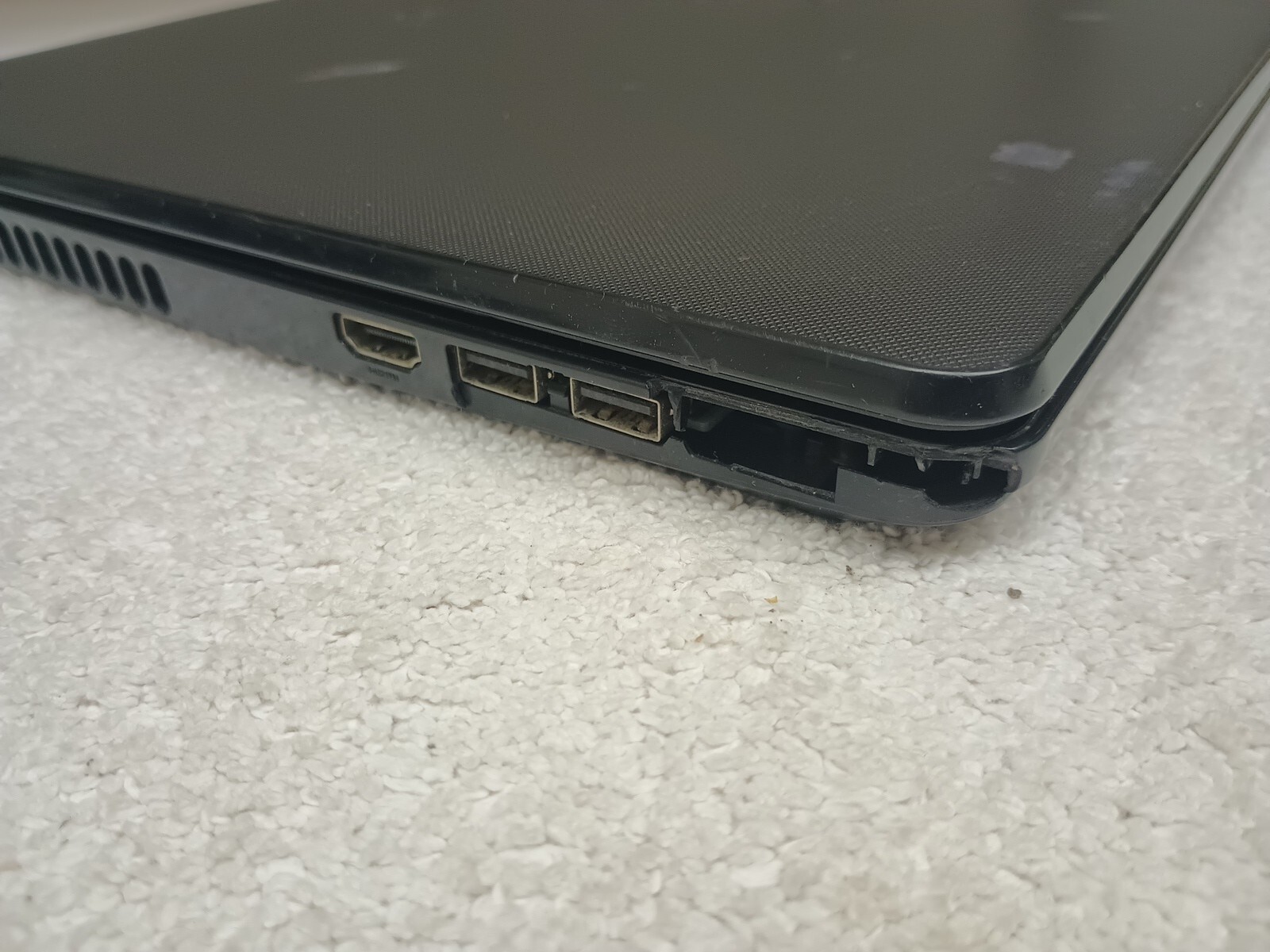 Dell Inspiron 15-3565 AMD A6-9200 R4 5 Cores (2C+3G) @ 2.0 GHz (No HDD No Ram)