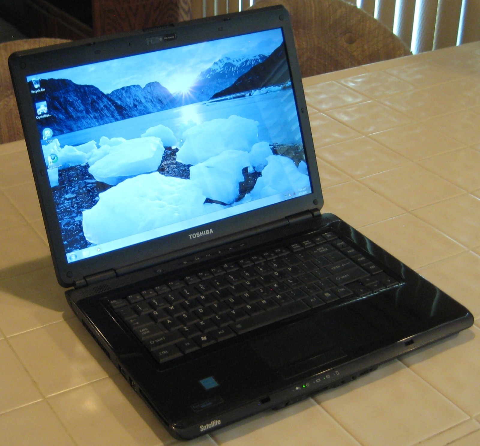 Toshiba Satellite L305-S5941 Laptop, Intel Core 2 Duo, 3GB RAM, 200GB HDD, Win 7