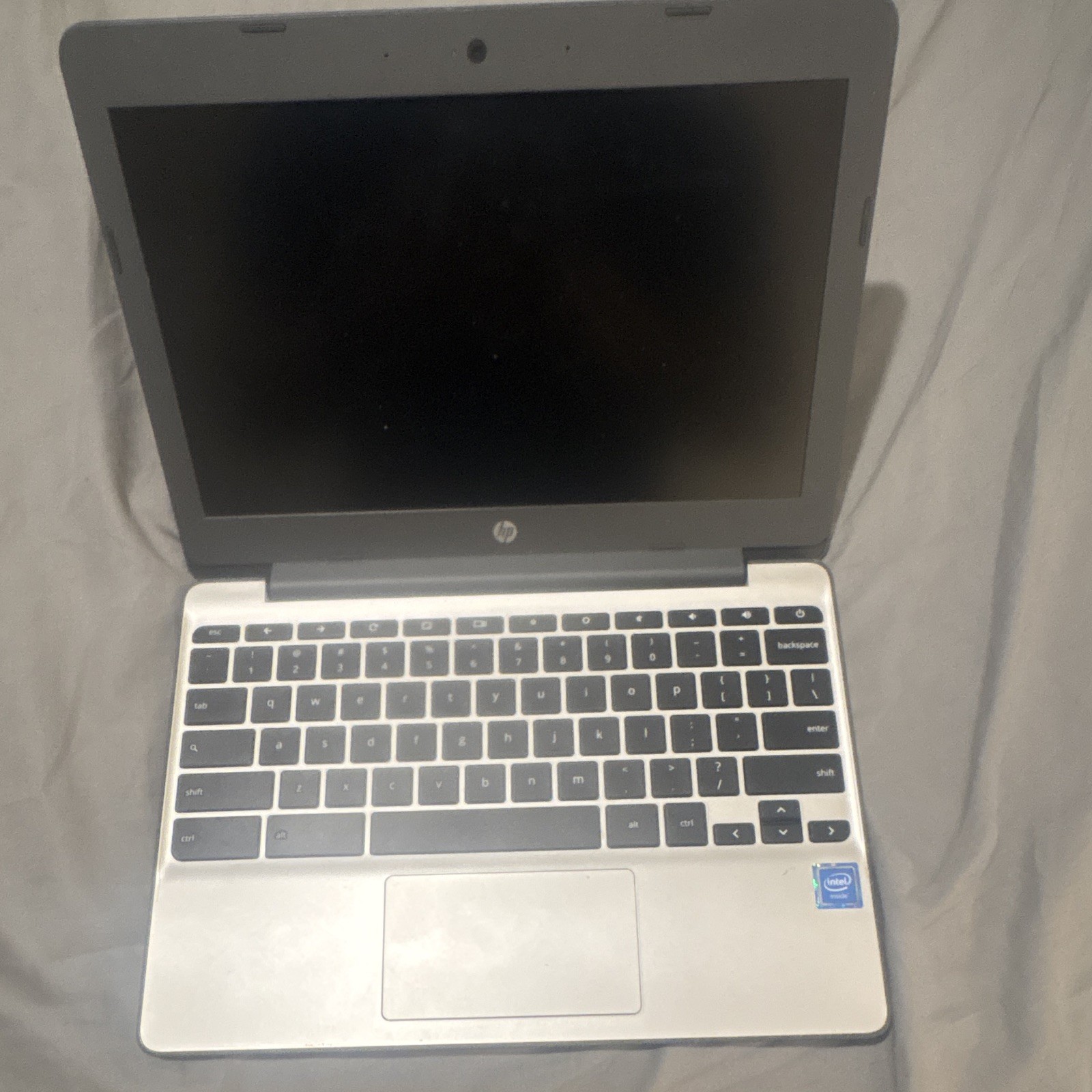 HP Chromebook 14-v010wm 14″ Intel Celeron 4GB RAM 16GB eMMC Chrome OS Gray