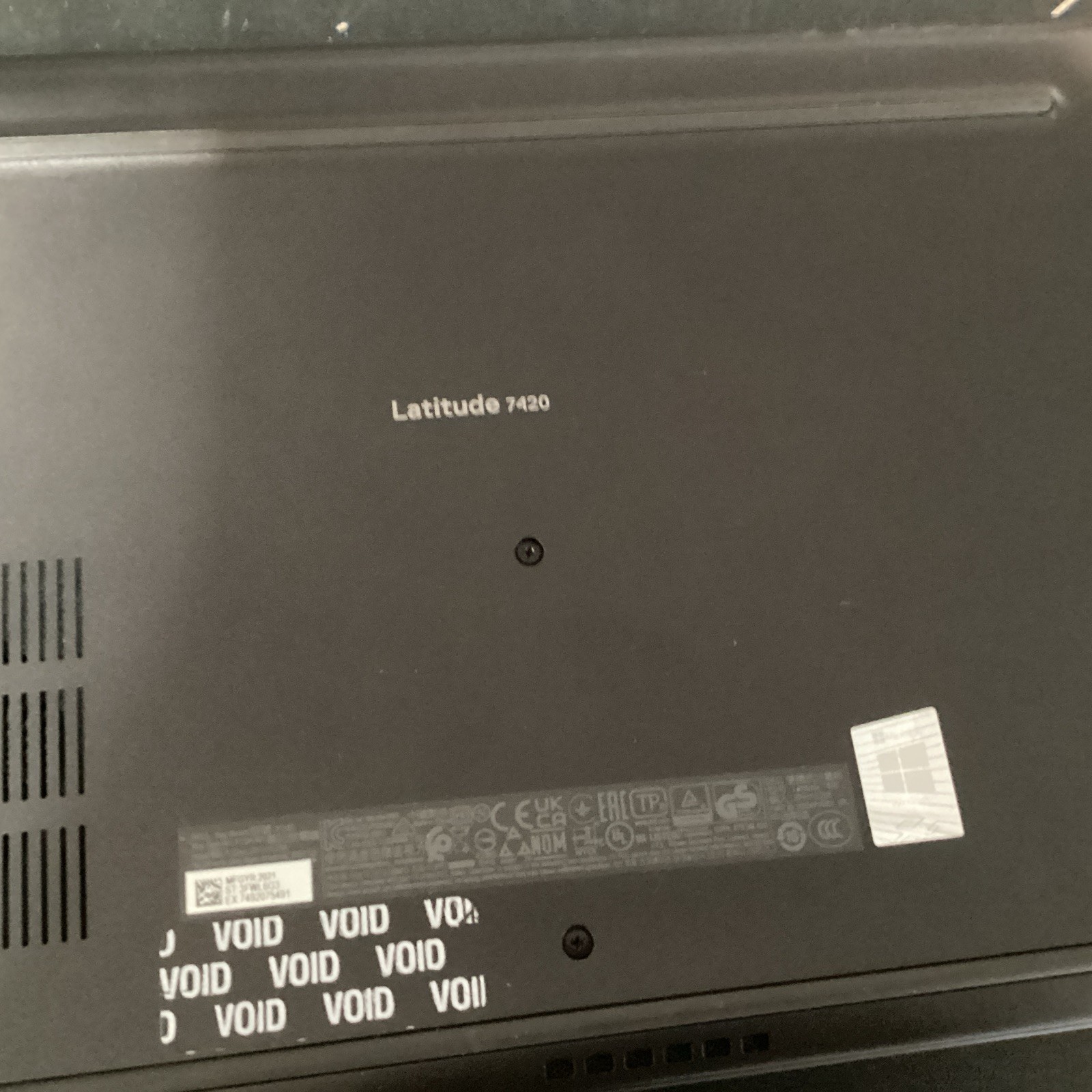 Dell Latitude 7420 13.3″ i5-1145G7, 8GB RAM, 256GB SSD, No OS/CHARGER