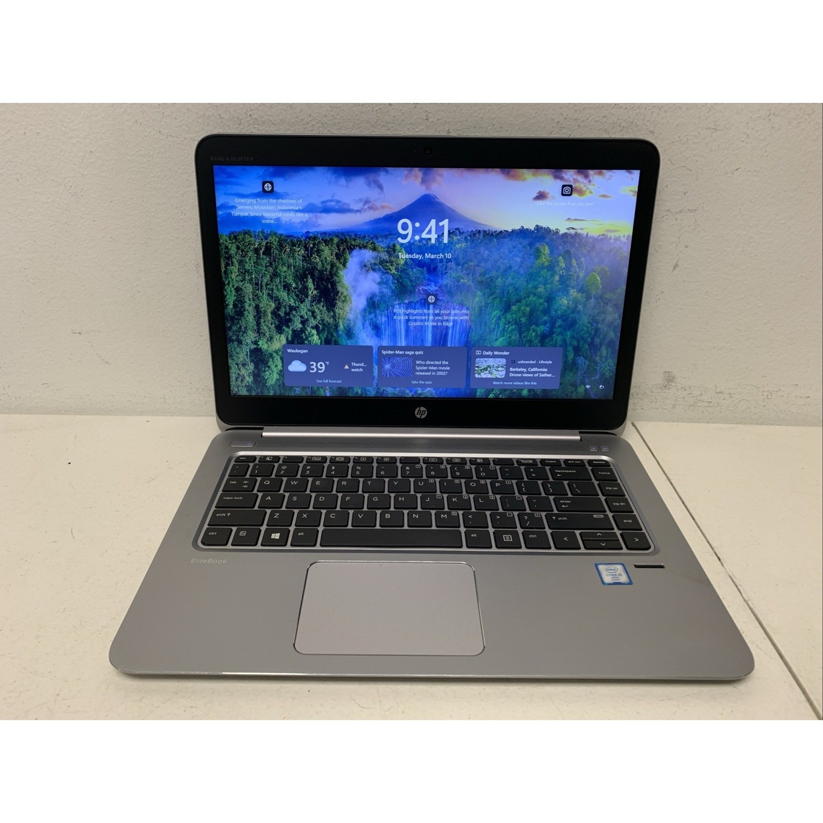 HP EliteBook Folio 1040 G3 14″ Intel i5-6300U 2.4GHz 16GB 256GB Win 11