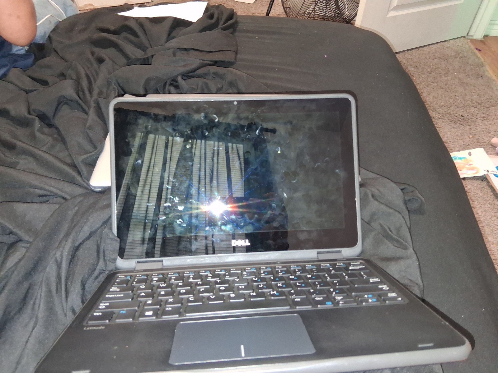 Dell latitude 3189 2 in 1 touchscreen