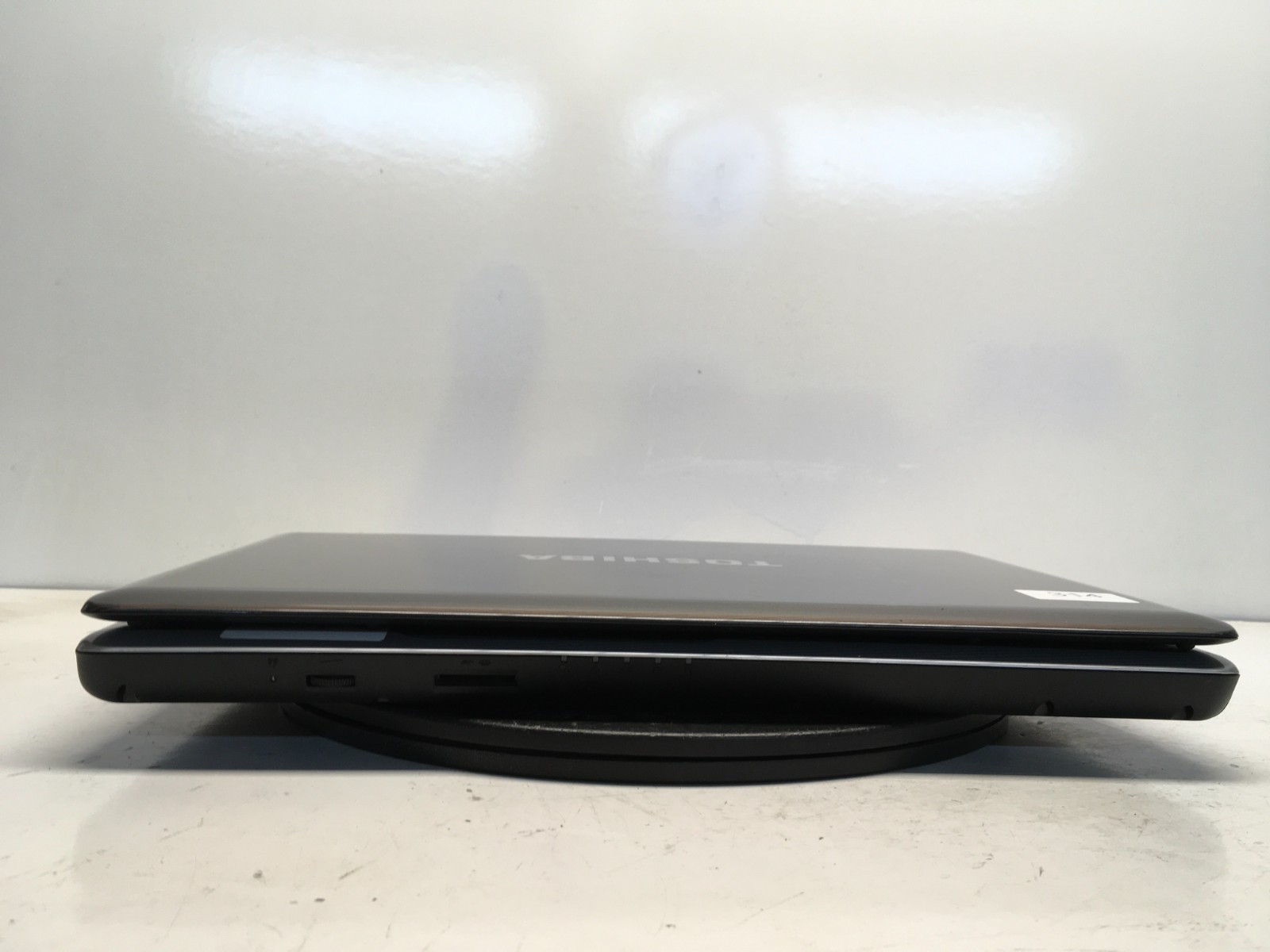 Toshiba Satellite L505D-S5983 AMD Athlon II Dual-Core M300 2GHz 3 GB NO HDD/Batt