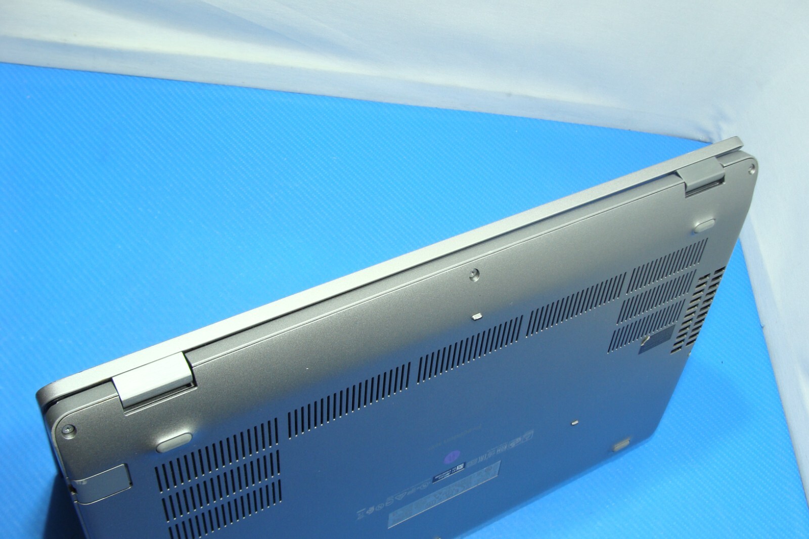 Dell Precision 3551 15.6″FHD i7-10850H NVIDIA P620 2.7GHz 32GB 512GB +Charger