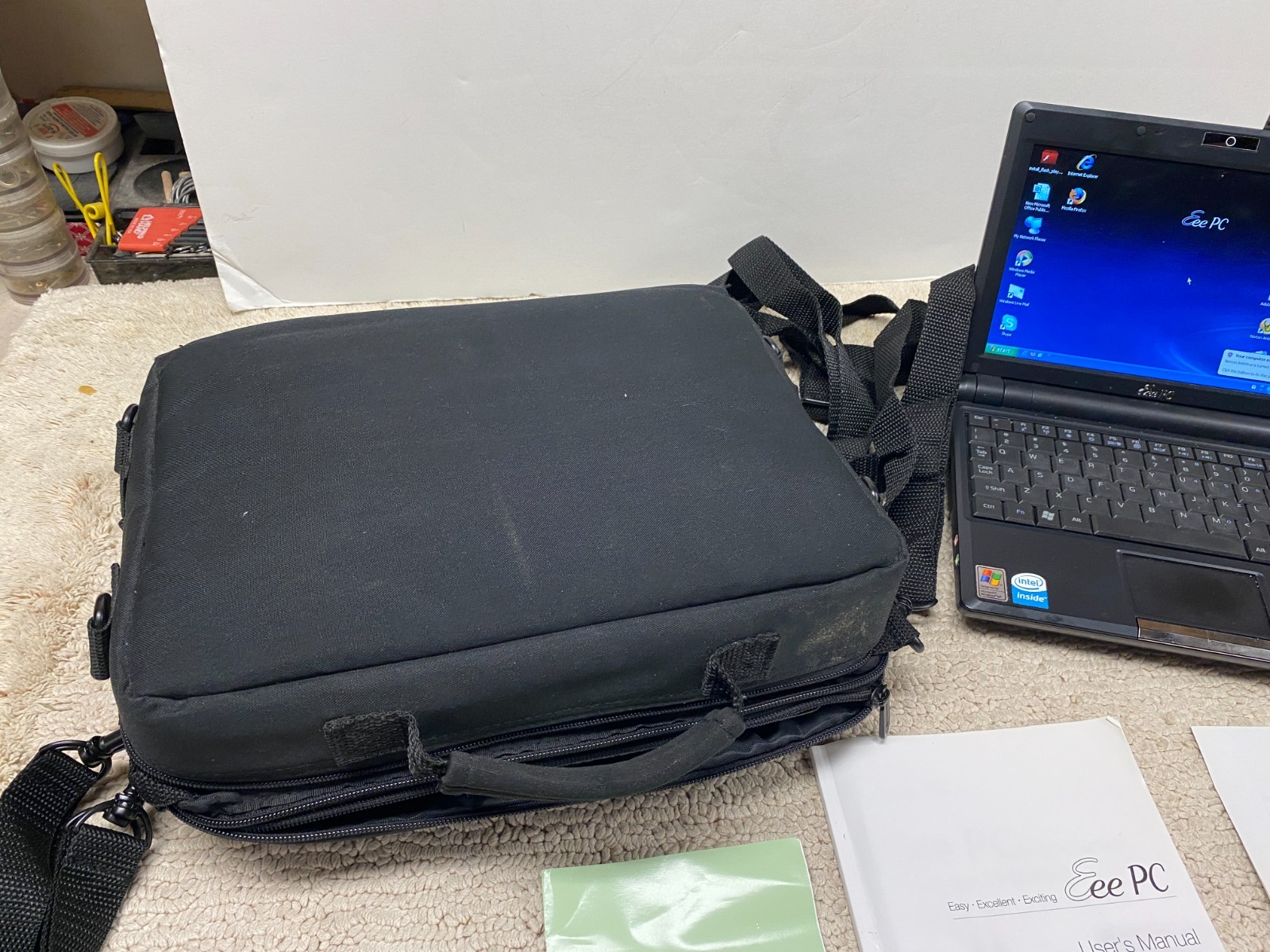 ASUS Eee PC 900 Vintage Netbook – Windows XP – Charger & Case Included