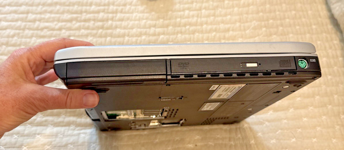 HP Pavilion ze4400 💻 ze4420us AMD Athlon XP Laptop – For Parts Repair