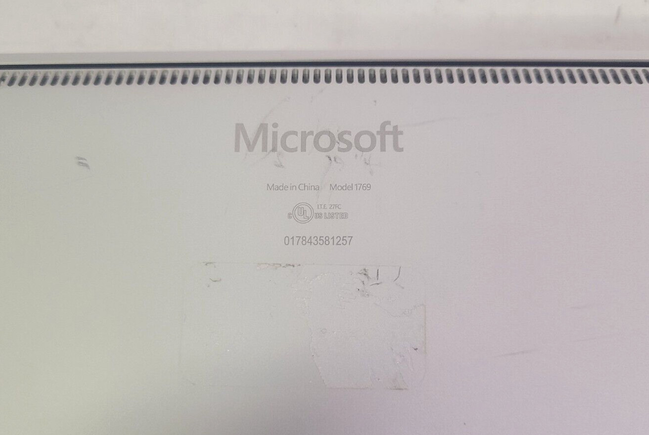 Microsoft Surface Laptop 1769 13.5″ i5-7200U 4GB RAM 128GB SSD Win 10 Pro
