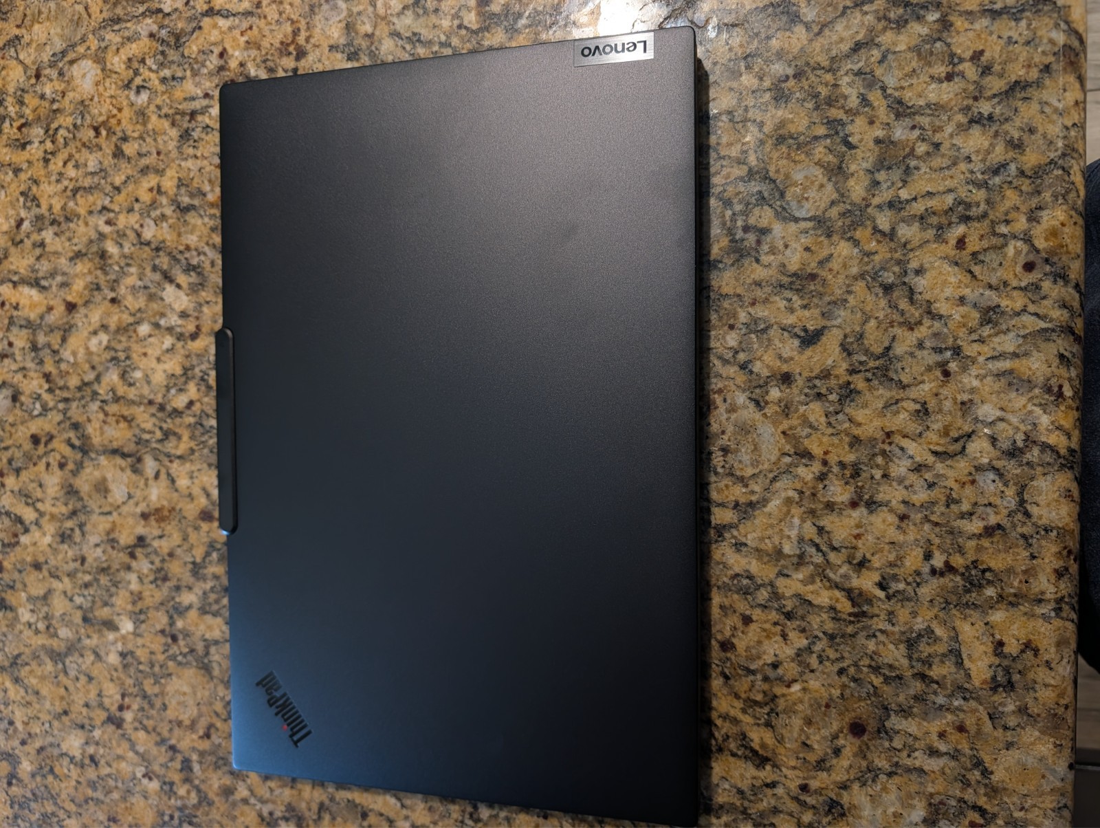 Lenovo ThinkPad P1 Gen 8 16″ 7 255H 32GB 512GB RTX 1000 Blackwell 21Q8001CUS