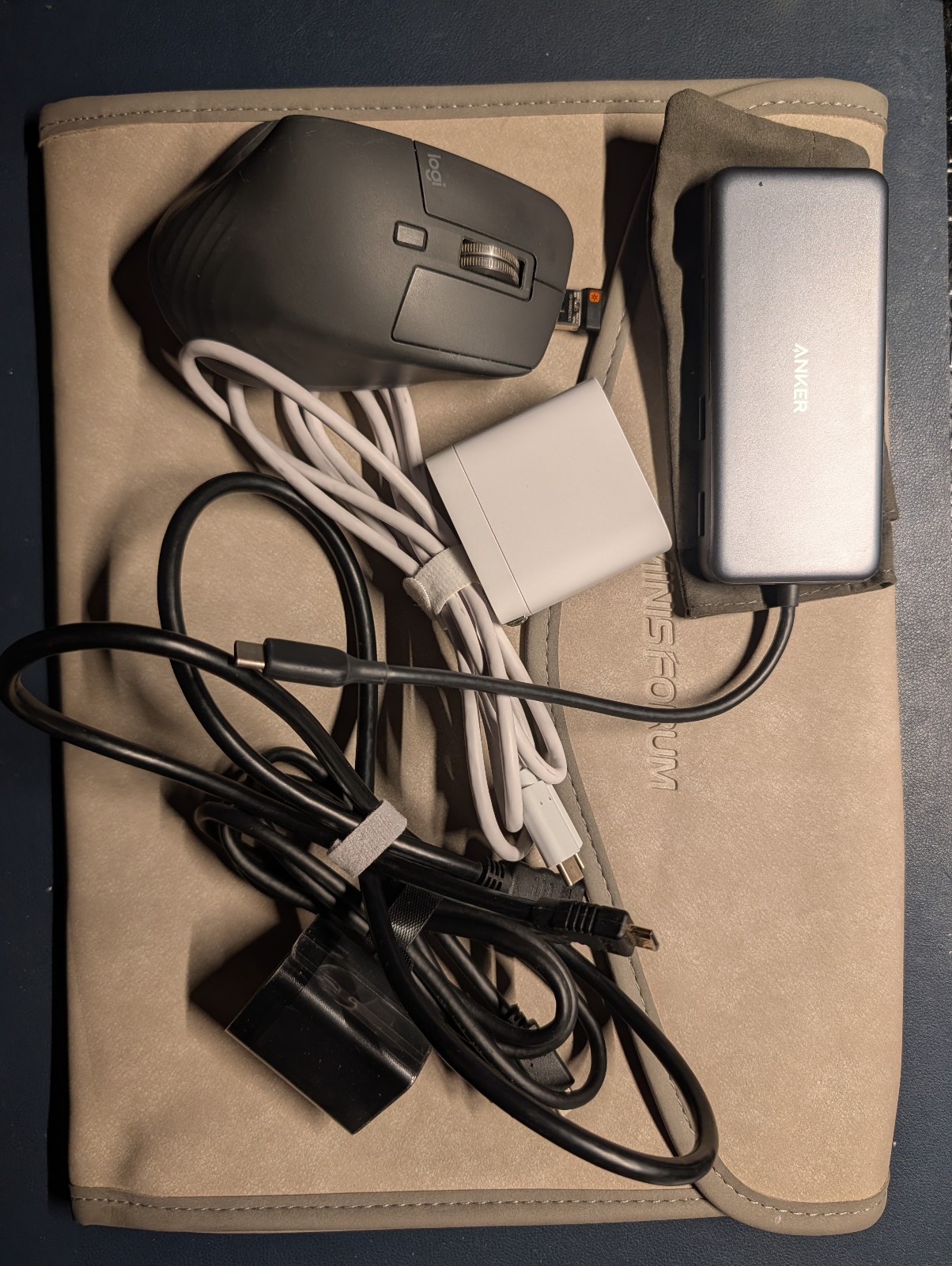 READ Bundle MINISFORUM V3 Laptop Tablet 32GB RAM, 1TB SSD, AMD 8840U