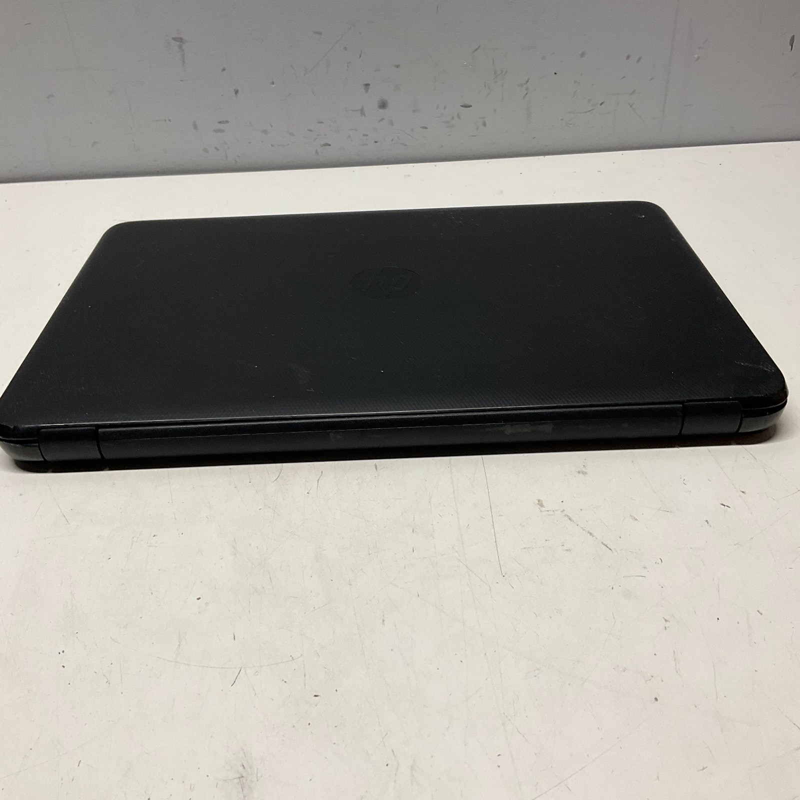 HP Laptop 15-ac121dx Intel i3-5010U 2.10GHz 6GB 1TB HDD Windows 10 Pro