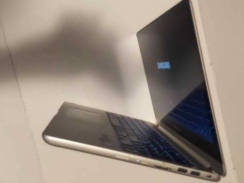 15.6″ Samsung Notebook 7 Spin NP740U5L i7 Touchscreen 16GB RAM 1 TB SSD GPU 2GB
