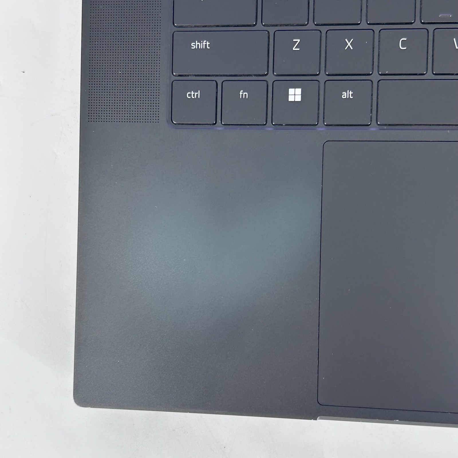 Razer Blade 16 Black 120Hz UHD+ 2.2GHz i9-13950HX 32GB 1TB SSD RTX 4070 Pink Hue