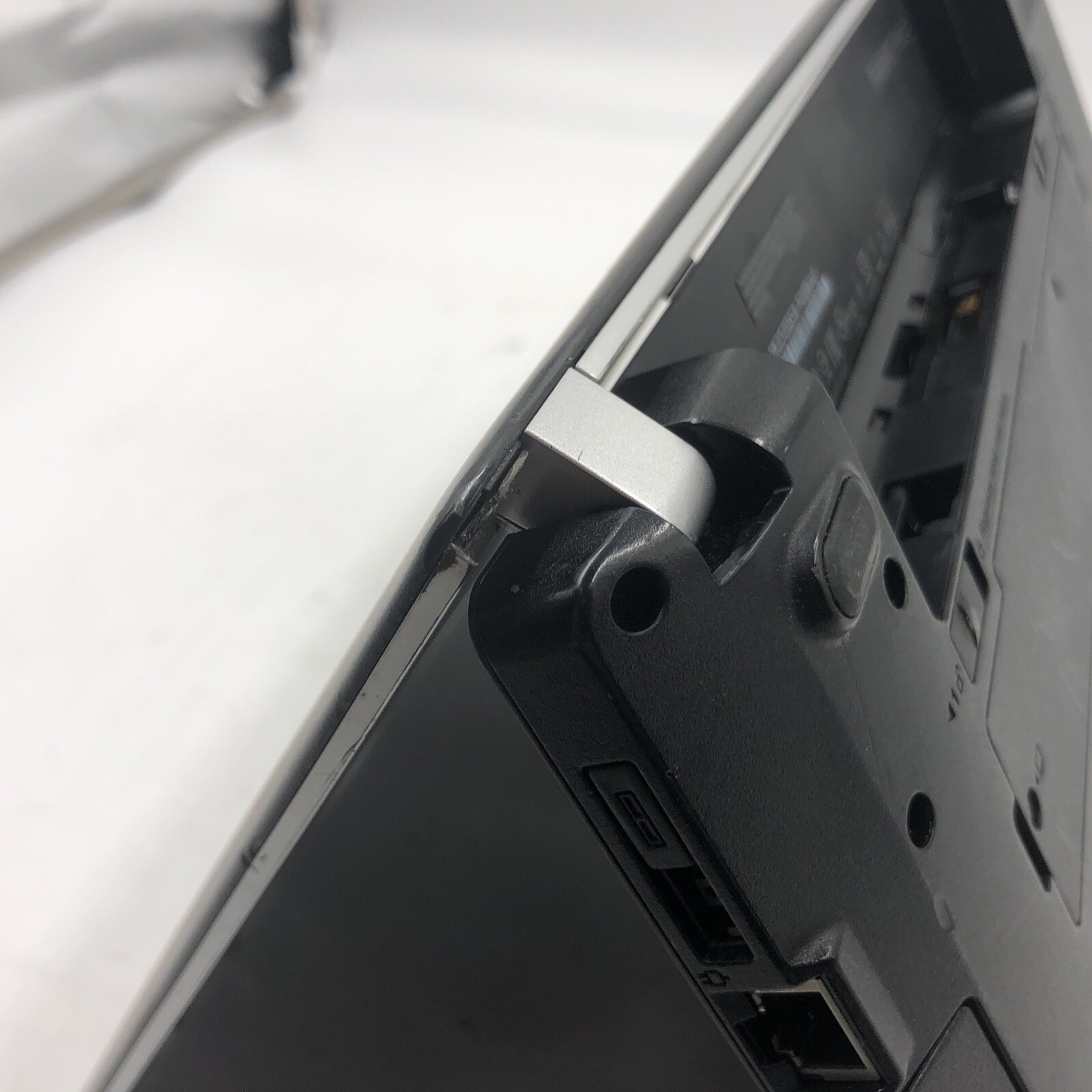 Lenovo Thinkpad E440 Laptop i3 Unknown RAM/HDD/OS Plastic Damage (FOR PARTS)