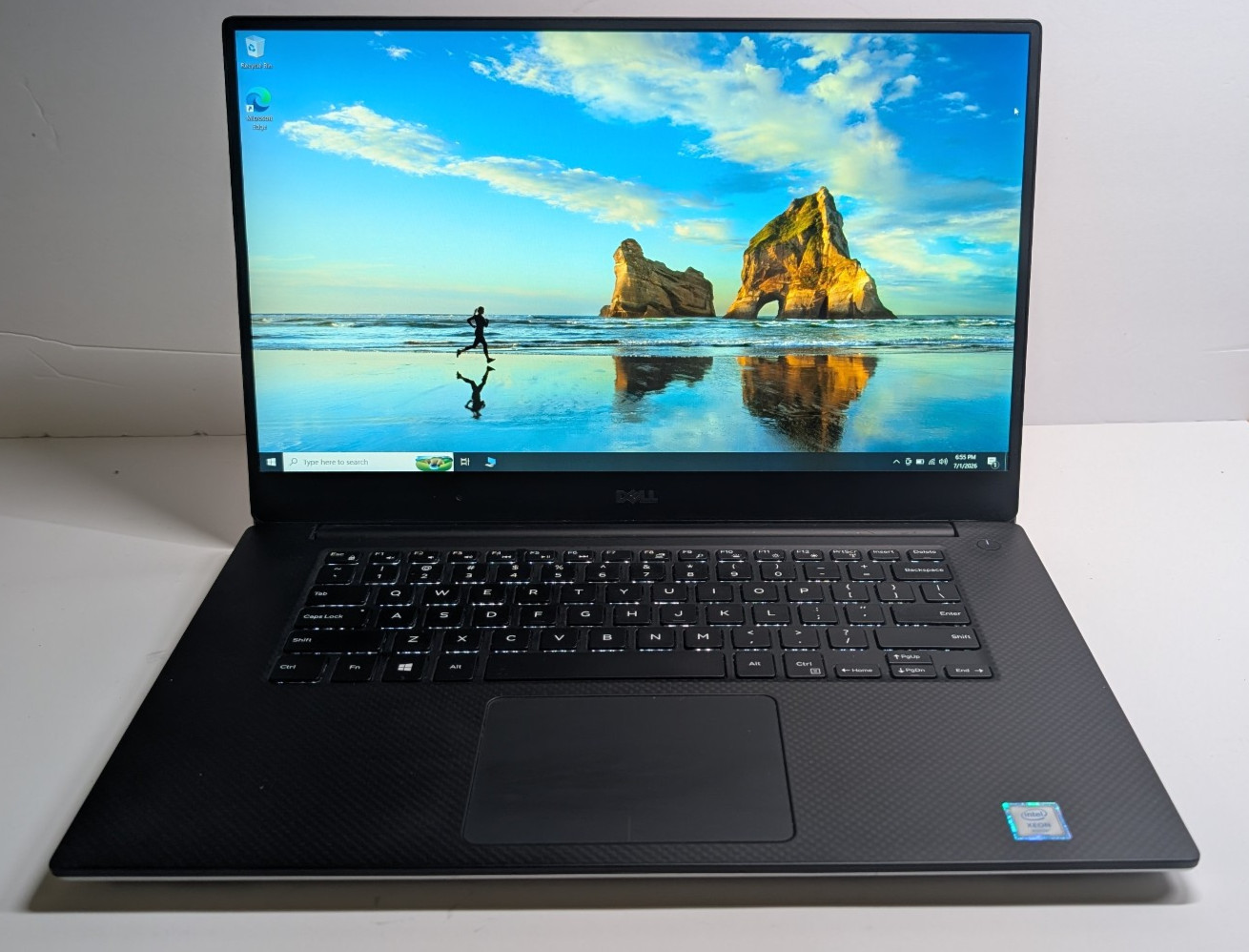 Dell Precision 5520 Intel Xeon E3-1505M v6 16GB 256GB NVMe Quadro M1200 Win10