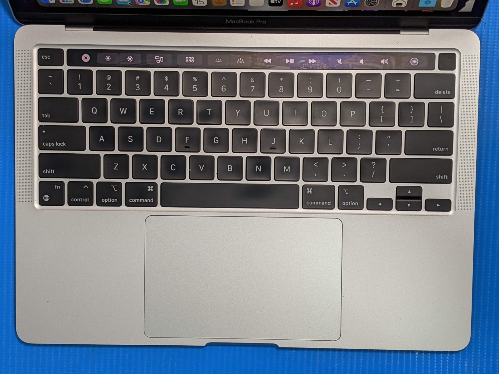 Apple MacBook Pro A2338 (2020) 13.3″ M1 3.2GHz 8GB 256GB MYDA2LL/A 100tt +PA